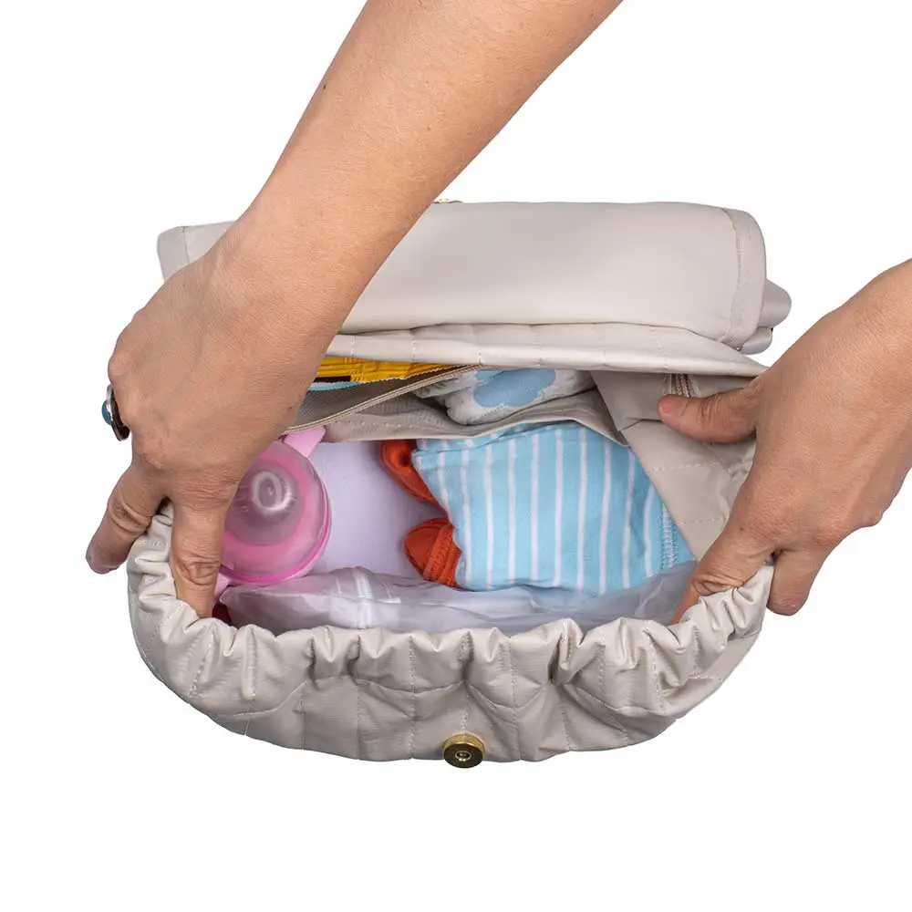 Kit Bolsa Mala e Mochila Maternidade Coleção Cores - Creme e Caramelo - Miniatura 14